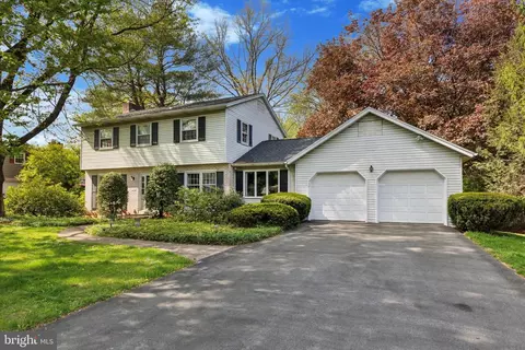 781 Barrymore Ln, Bethlehem, PA 18017