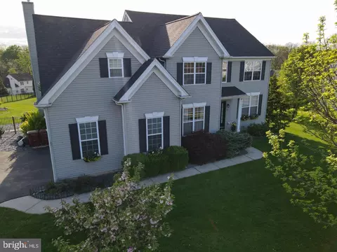 15 Creek Ct, Easton, PA 18040