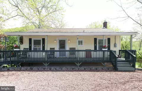 2325 N Delaware Dr, Easton, PA 18040