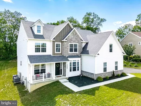 2638 Hollow View Dr, Easton, PA 18040