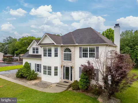 804 Blue Spruce Ln, Easton, PA 18040