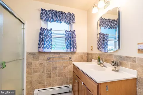 Bath - 321 Willow Rd, Hellertown, PA 18055 photo 1 of 1
