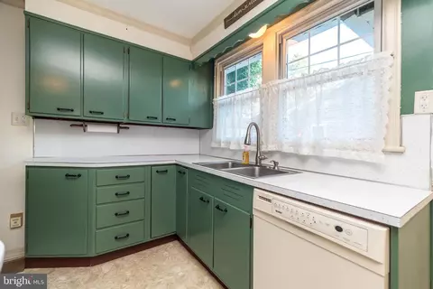 Kitchen - 321 Willow Rd, Hellertown, PA 18055 photo 1 of 2