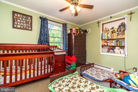 Bedroom - 321 Willow Rd, Hellertown, PA 18055 photo 2 of 4