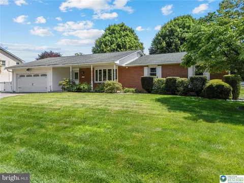 2704 Plymouth Dr, Easton, PA 18045