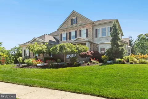 6883 Gwenmawr Rd, Bethlehem, PA 18017