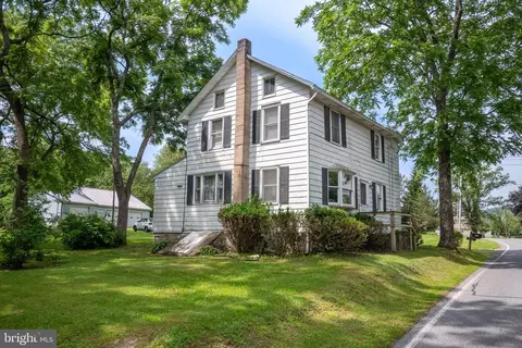 1155 Lake Minsi Dr, Bangor, PA 18013