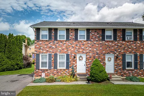 7 Rosemont Ct, Palmer, PA 18045