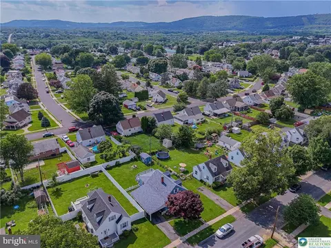 View/Area - 132 Cedar Rd, Hellertown, PA 18055 photo 3 of 10