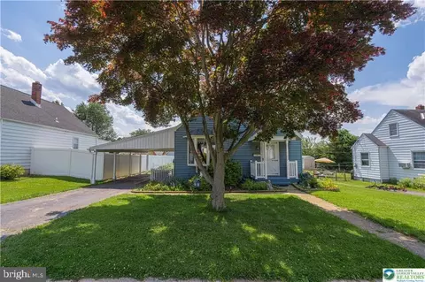 Exterior - 132 Cedar Rd, Hellertown, PA 18055 photo 2 of 8