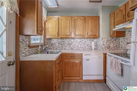 Kitchen - 132 Cedar Rd, Hellertown, PA 18055 photo 2 of 4
