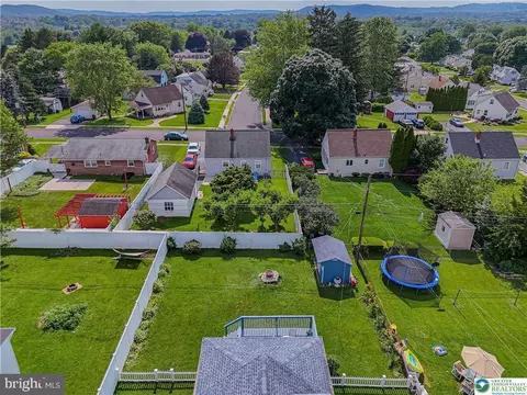 View/Area - 132 Cedar Rd, Hellertown, PA 18055 photo 6 of 10
