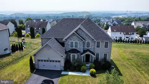 254 Danbury Dr, Nazareth, PA 18064