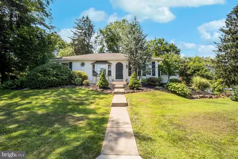 1966 Peach Tree Ln, Bethlehem, PA 18015