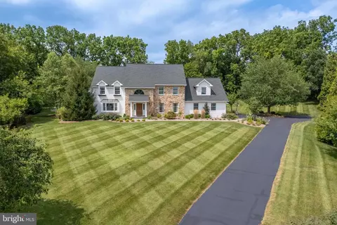 1588 Surrey Rd, Bethlehem, PA 18015