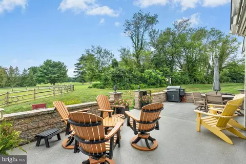 3773 Loyal Ln, Easton, PA 18045 photo 3