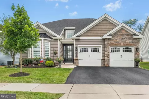 3773 Loyal Ln, Easton, PA 18045 photo 2