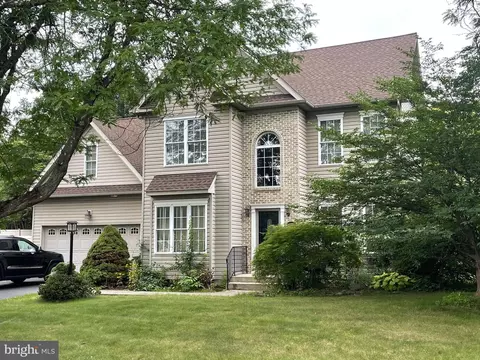 4001 Ferncroft Ln, Bethlehem, PA 18020