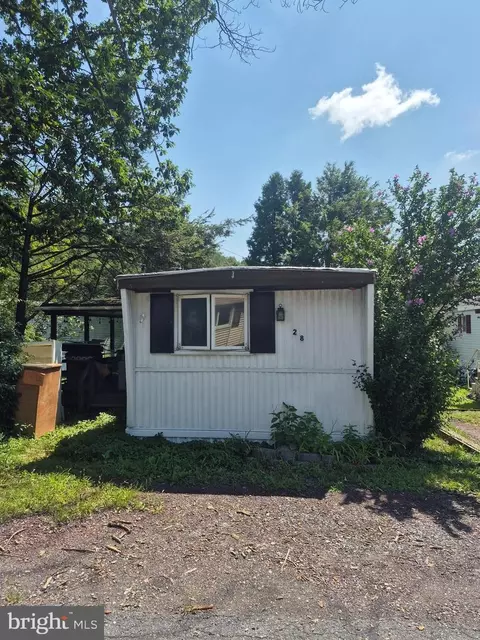 28 Indian Trl, Wind Gap, PA 18091