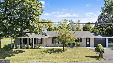 4818 Lehigh Dr, Walnutport, PA 18088