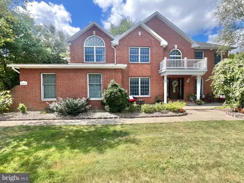2044 Carol Ann Way, Bethlehem, PA 18015