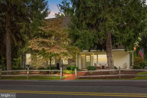 1075 W Macada Rd, Bethlehem, PA 18017