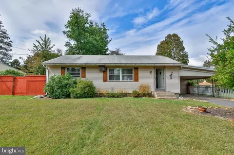 1360 Toboggan Trl, Easton, PA 18040