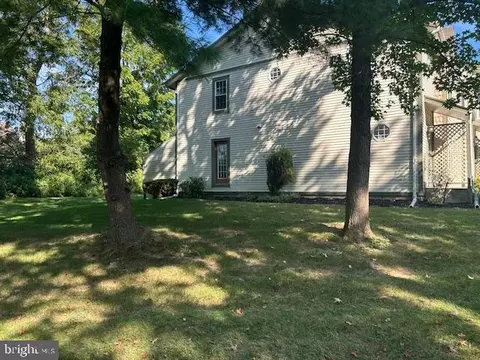 101 Independence Ct, Bethlehem, PA 18020 photo 2