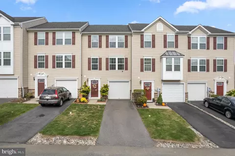 6 Gold Rose Ln, Easton, PA 18045