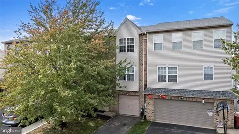 2567 Chestnut Ln, Easton, PA 18040