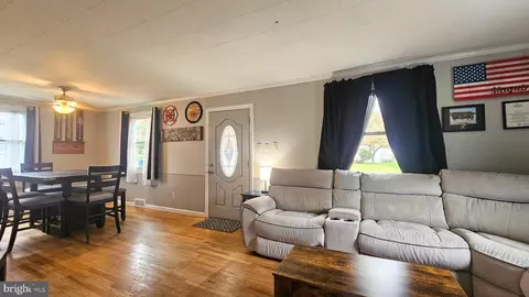457 Maple Rd, Hellertown, PA 18055 photo 5