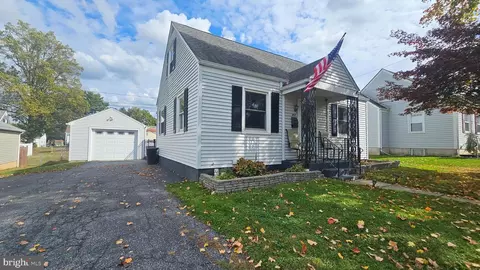 457 Maple Rd, Hellertown, PA 18055 photo 3
