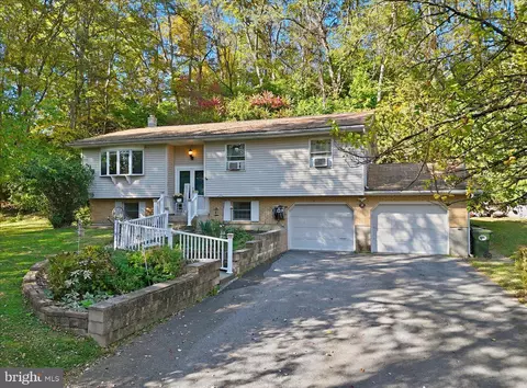 4506 4th Ter, Bangor, PA 18013