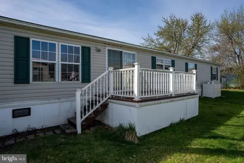 183 Greenbriar Dr S, Bath, PA 18014 photo 9