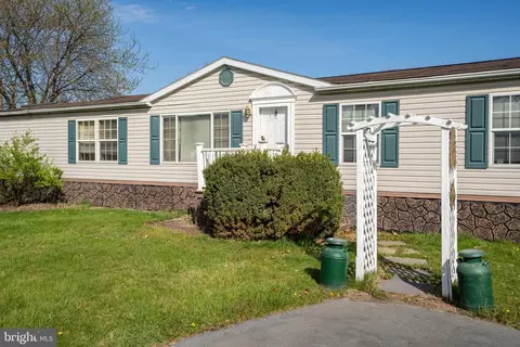 183 Greenbriar Dr S, Bath, PA 18014 photo 6