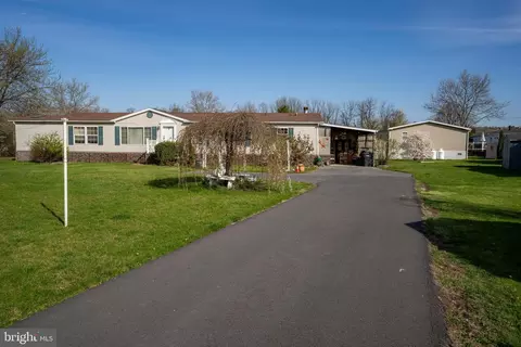 183 Greenbriar Dr S, Bath, PA 18014 photo 4