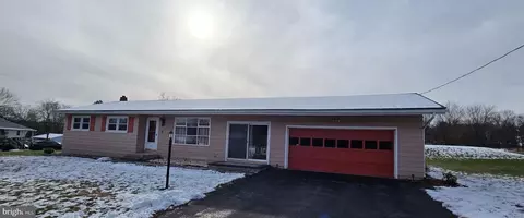 315 Long Lane Rd, Walnutport, PA 18088