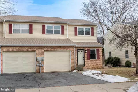 1661 Ilona Dr, Hellertown, PA 18055