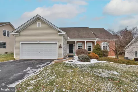 1384 Hennaberry Ln, Easton, PA 18040
