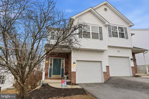1530 Crest Park Ct, Bethlehem, PA 18015