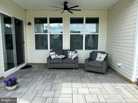 7018 Oak Ln, Bath, PA 18014
