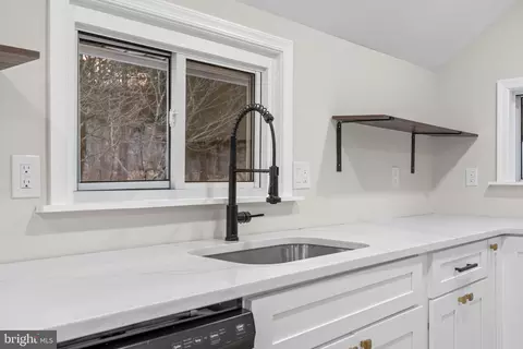 656 Creek Rd, Bath, PA 18014 photo 8