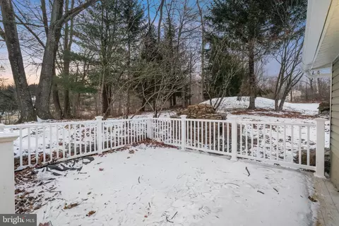 656 Creek Rd, Bath, PA 18014 photo 2
