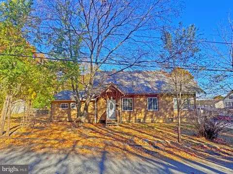 751 W Pennsylvania Ave, Pen Argyl, PA 18072