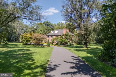 1593 Saucon Valley Rd, Bethlehem, PA 18015