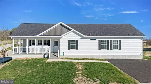1412 Heytesbury Rd, Walnutport, PA 18088