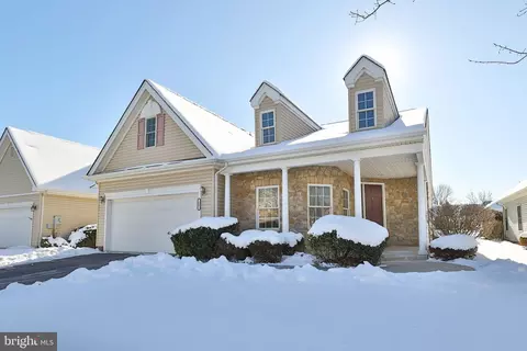 13 Devonshire Dr, Easton, PA 18045