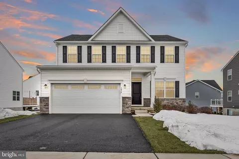 1079 Woodmont Ln, Catasauqua, PA 18032