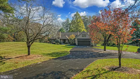 1588 Saucon Valley Rd, Bethlehem, PA 18015