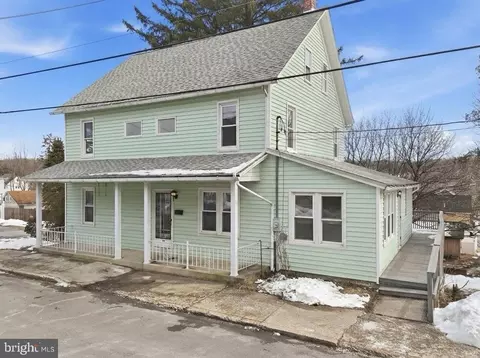 25-27 N 5th St, Bangor, PA 18013
